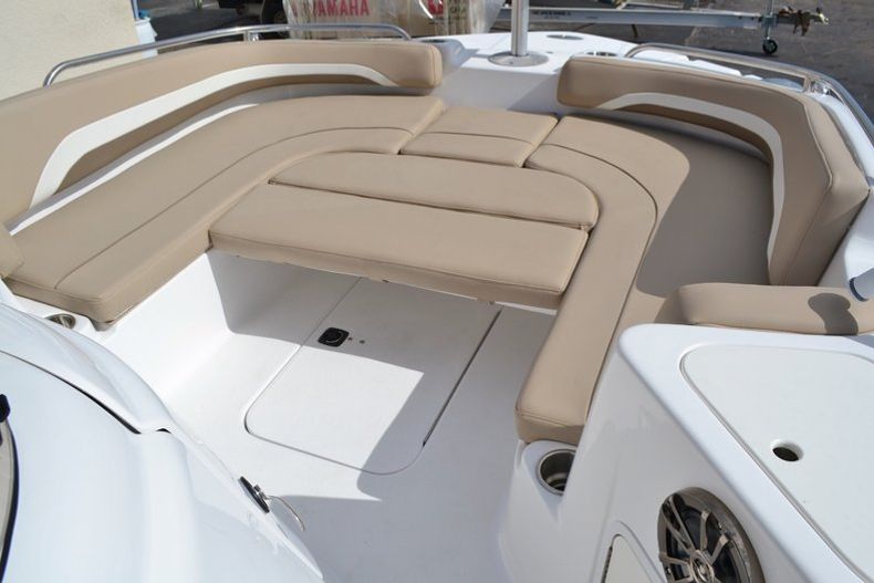 Thumbnail 20 for New 2016 Hurricane SunDeck Sport SS 211 OB boat for sale in West Palm Beach, FL
