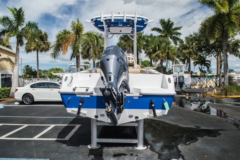 Thumbnail 6 for New 2016 Sportsman Open 212 Center Console boat for sale in Miami, FL