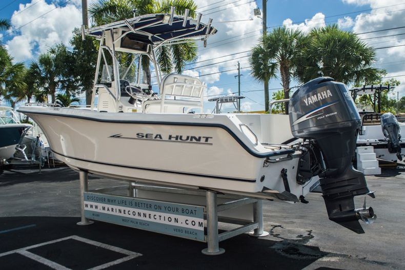 Thumbnail 5 for Used 2005 Sea Hunt 22 Triton boat for sale in West Palm Beach, FL
