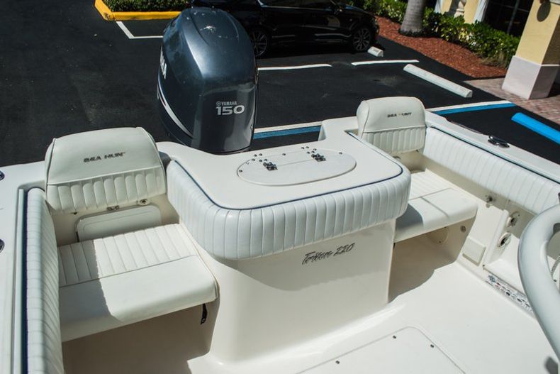 Thumbnail 31 for Used 2005 Sea Hunt 22 Triton boat for sale in West Palm Beach, FL