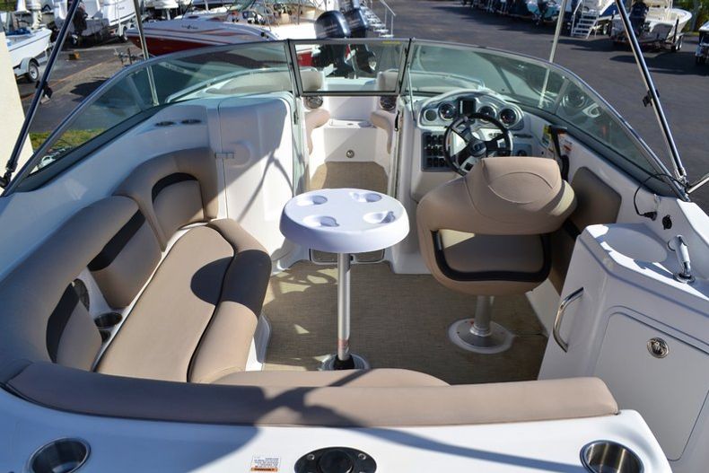 Thumbnail 11 for New 2014 Hurricane SunDeck SD 2200 OB boat for sale in West Palm Beach, FL