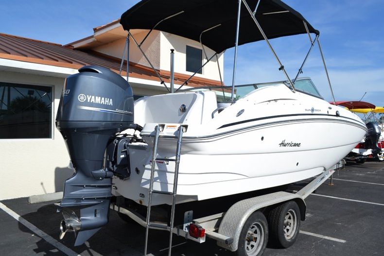 Thumbnail 6 for New 2014 Hurricane SunDeck SD 2200 OB boat for sale in West Palm Beach, FL
