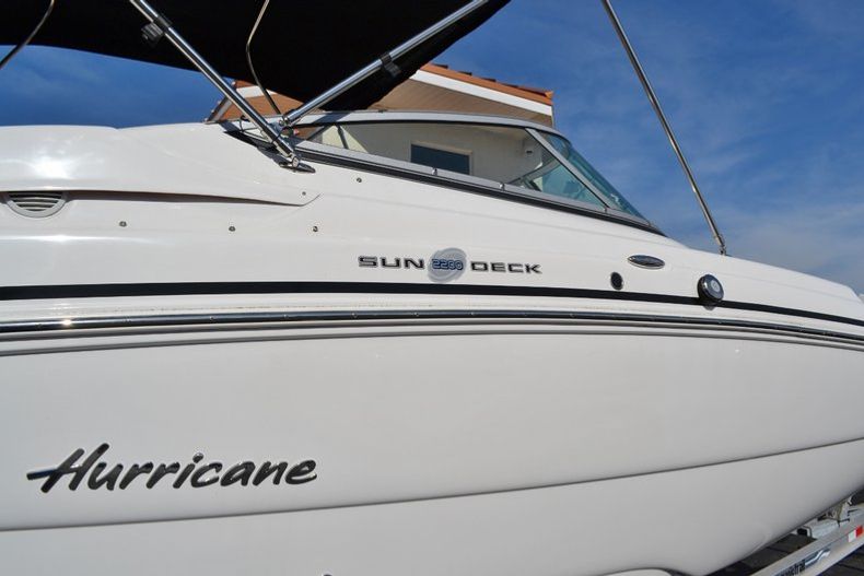 Thumbnail 7 for New 2014 Hurricane SunDeck SD 2200 OB boat for sale in West Palm Beach, FL
