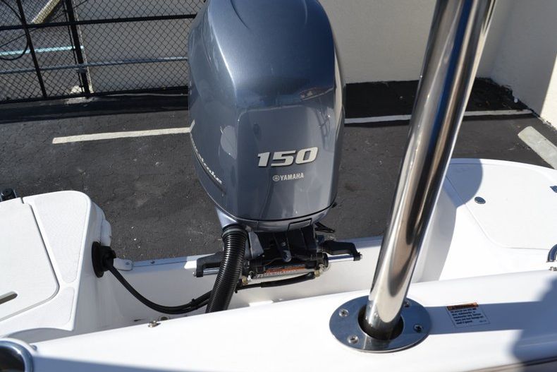 Thumbnail 22 for New 2014 Hurricane SunDeck SD 2200 OB boat for sale in West Palm Beach, FL