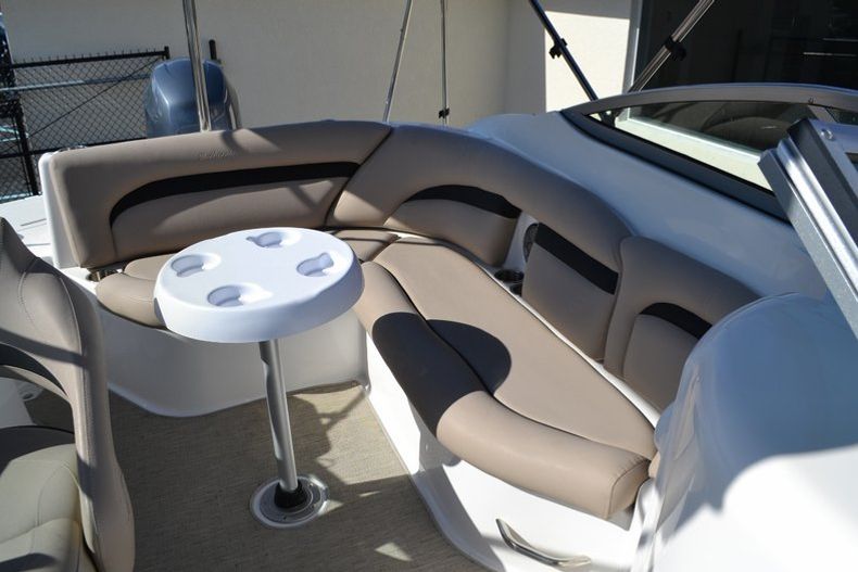 Thumbnail 17 for New 2014 Hurricane SunDeck SD 2200 OB boat for sale in West Palm Beach, FL