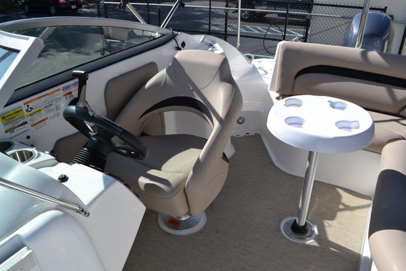 Thumbnail 18 for New 2014 Hurricane SunDeck SD 2200 OB boat for sale in West Palm Beach, FL