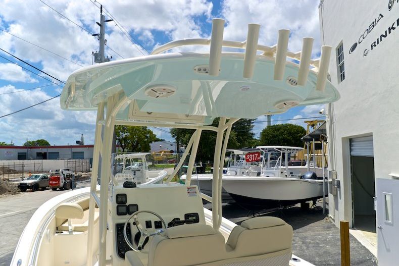 Thumbnail 18 for New 2015 Cobia 256 Center Console boat for sale in Miami, FL