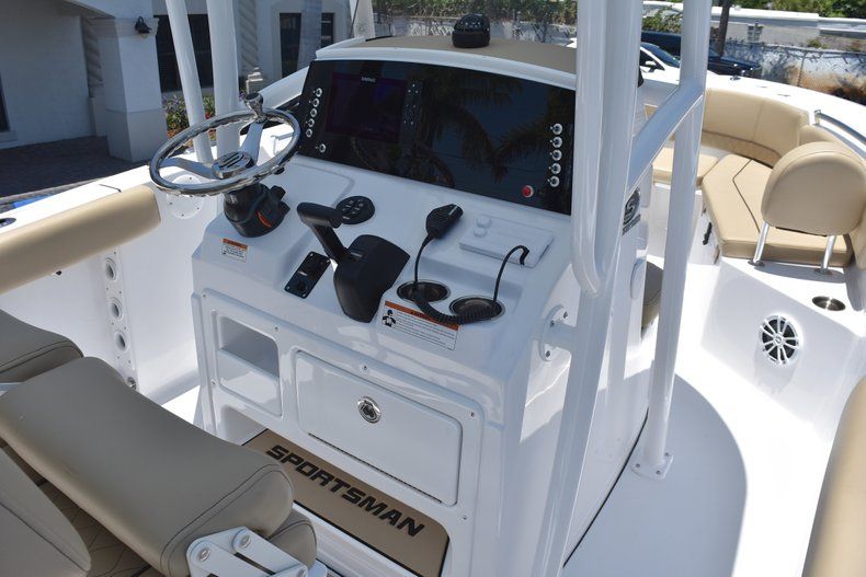 Thumbnail 26 for New 2018 Sportsman Open 232 Center Console boat for sale in Vero Beach, FL
