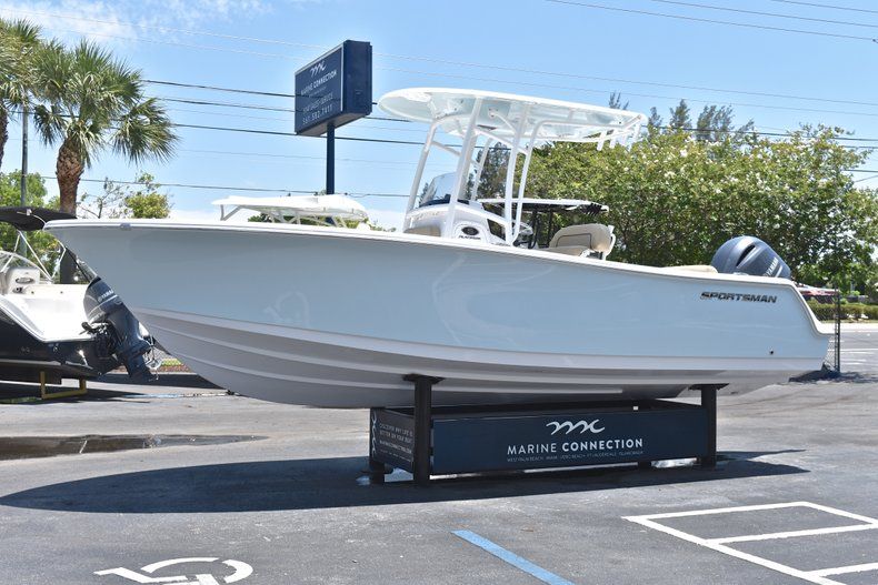 Thumbnail 3 for New 2018 Sportsman Open 232 Center Console boat for sale in Vero Beach, FL