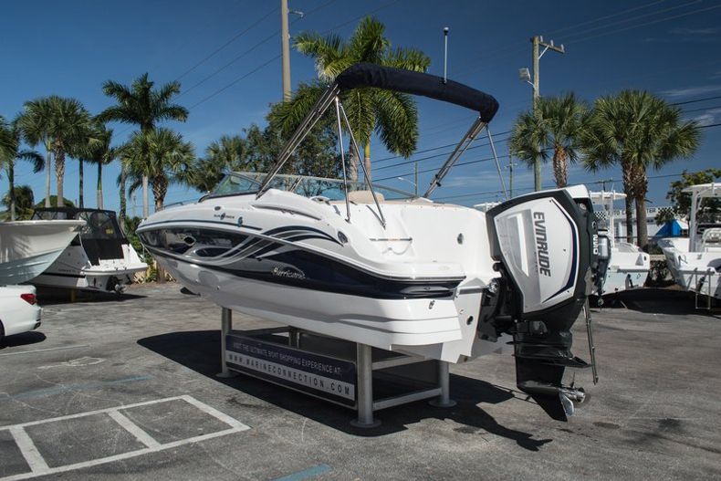 Thumbnail 3 for New 2015 Hurricane SunDeck SD 2400 OB boat for sale in Miami, FL