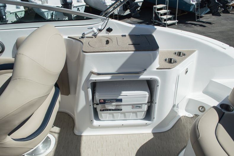 Thumbnail 15 for New 2015 Hurricane SunDeck SD 2400 OB boat for sale in Miami, FL
