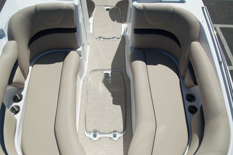 Thumbnail 21 for New 2015 Hurricane SunDeck SD 2400 OB boat for sale in Miami, FL