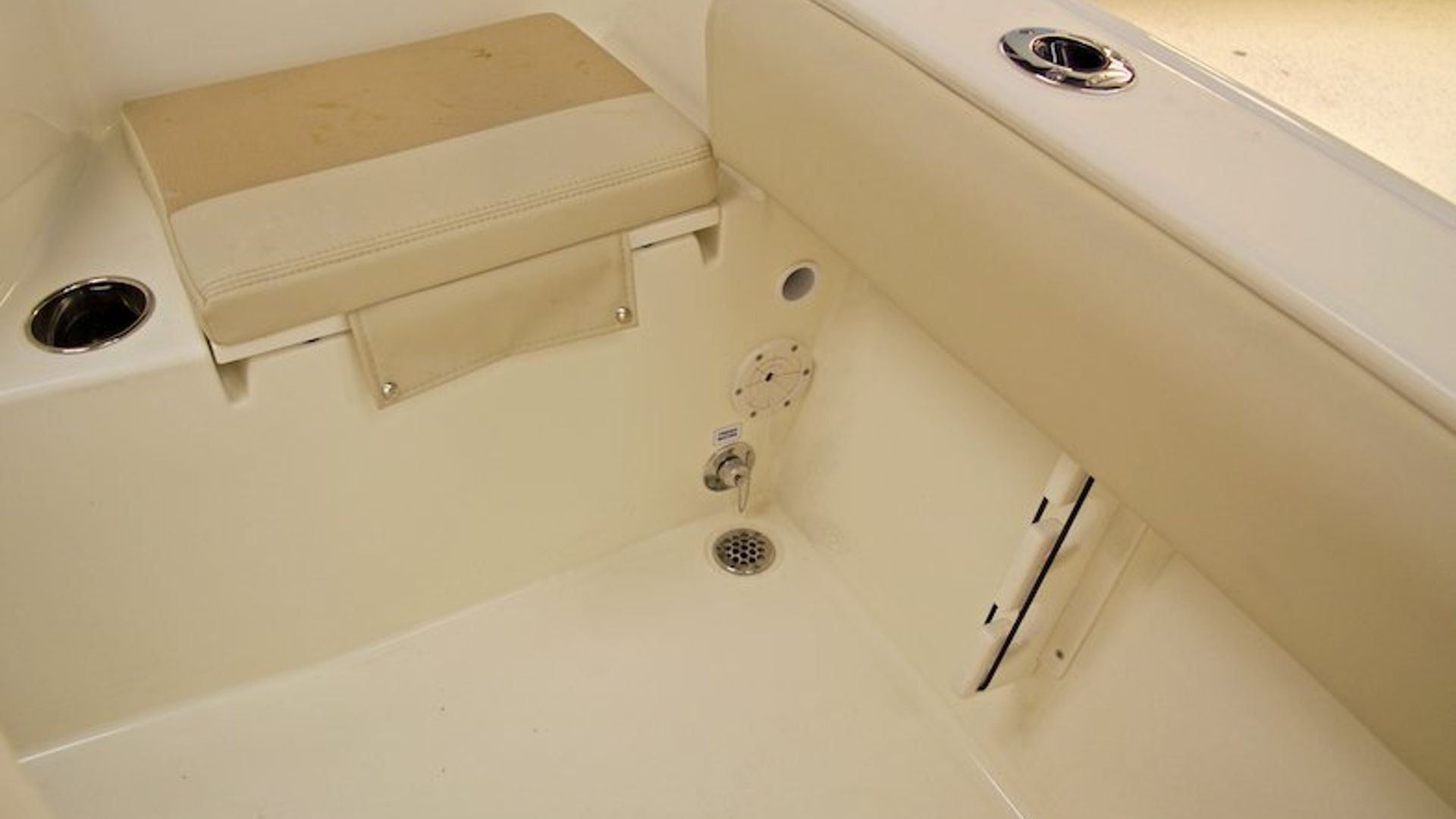 New 2016 Cobia 217 Center Console #R003 image 10