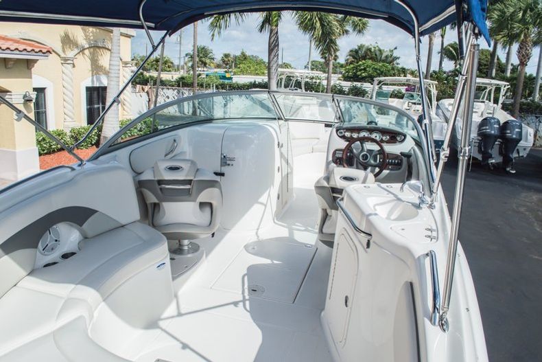 Thumbnail 11 for Used 2006 Chaparral 254 Sunesta Deck Boat boat for sale in West Palm Beach, FL