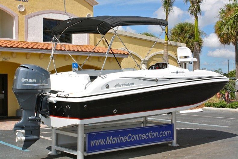 Thumbnail 8 for New 2014 Hurricane SunDeck Sport SS 188 OB boat for sale in West Palm Beach, FL
