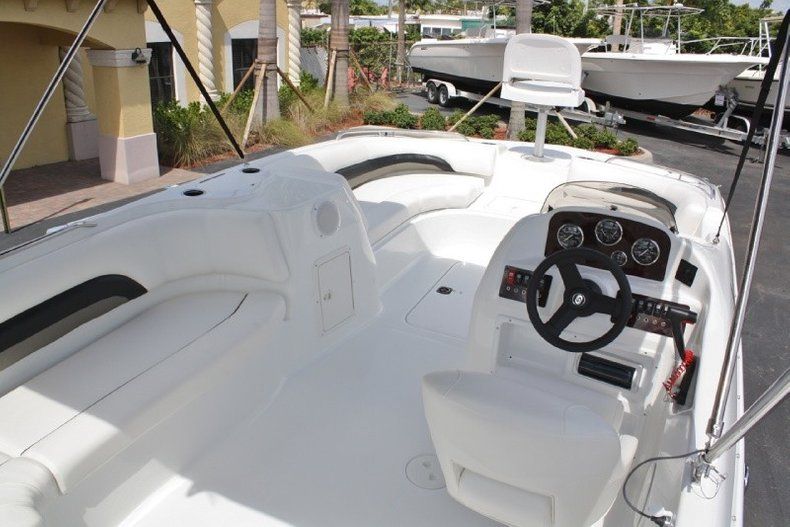 Thumbnail 17 for New 2014 Hurricane SunDeck Sport SS 188 OB boat for sale in West Palm Beach, FL