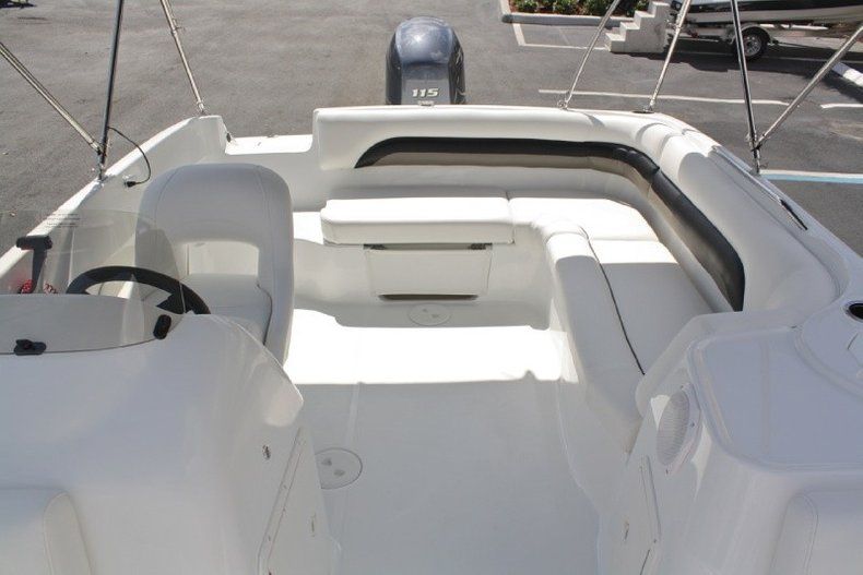 Thumbnail 27 for New 2014 Hurricane SunDeck Sport SS 188 OB boat for sale in West Palm Beach, FL
