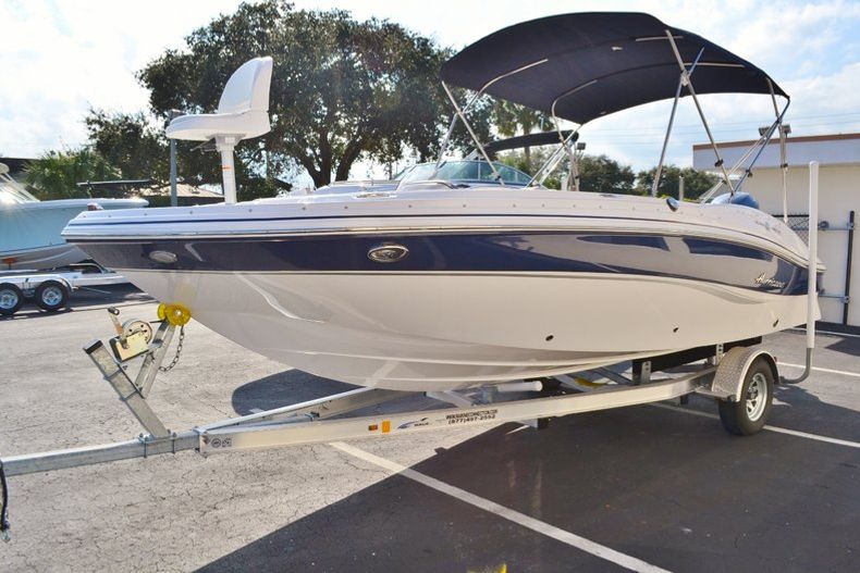 Thumbnail 3 for New 2015 Hurricane SunDeck Sport SS 203 OB boat for sale in Vero Beach, FL
