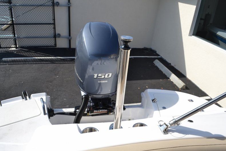 Thumbnail 20 for New 2015 Hurricane SunDeck Sport SS 203 OB boat for sale in Vero Beach, FL