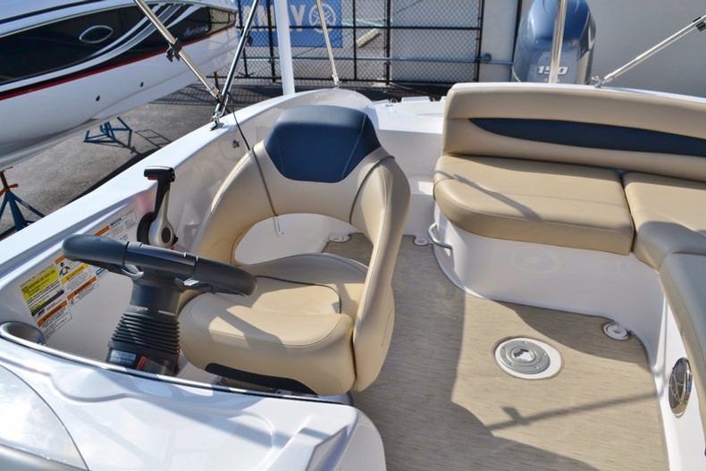 Thumbnail 17 for New 2015 Hurricane SunDeck Sport SS 203 OB boat for sale in Vero Beach, FL