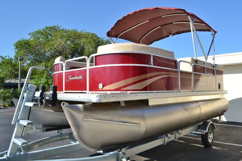 Thumbnail 4 for New 2014 Sweetwater 2086 Cruise 3 Gate boat for sale in Vero Beach, FL