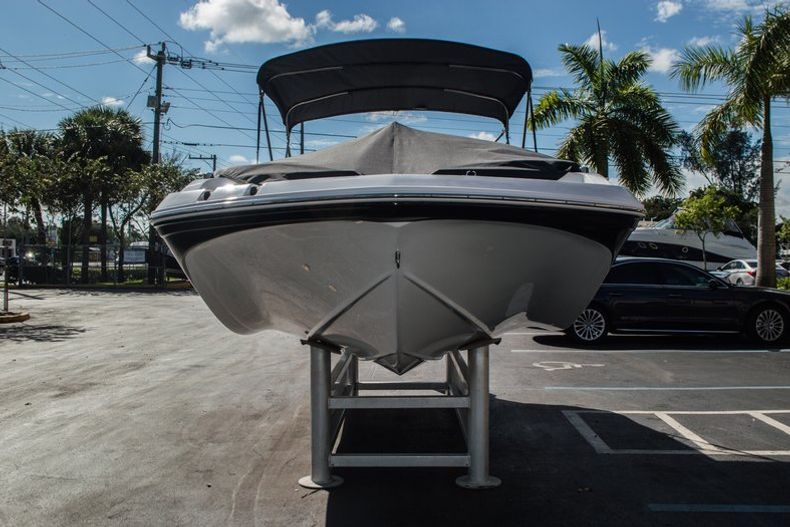 Thumbnail 4 for New 2016 Hurricane SunDeck Sport SS 188 OB boat for sale in West Palm Beach, FL