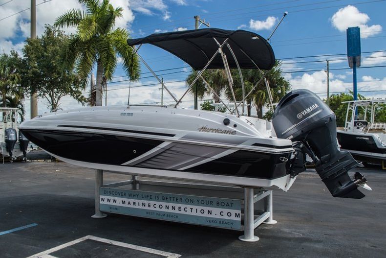 Thumbnail 9 for New 2016 Hurricane SunDeck Sport SS 188 OB boat for sale in West Palm Beach, FL