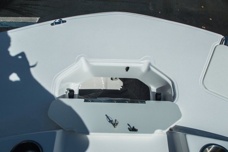 Thumbnail 22 for New 2016 Hurricane SunDeck Sport SS 188 OB boat for sale in West Palm Beach, FL
