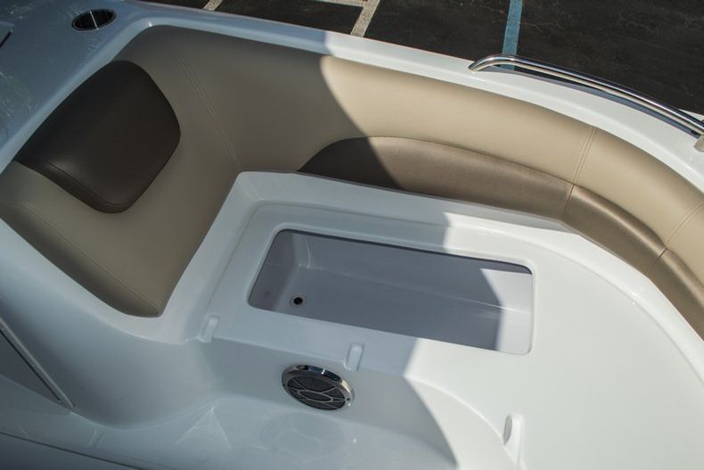 Thumbnail 18 for New 2016 Hurricane SunDeck Sport SS 188 OB boat for sale in West Palm Beach, FL