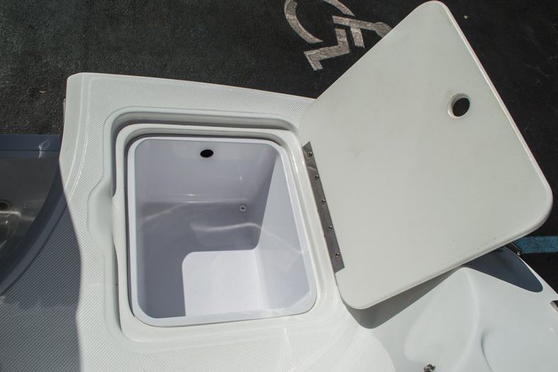 Thumbnail 43 for New 2016 Hurricane SunDeck Sport SS 188 OB boat for sale in West Palm Beach, FL