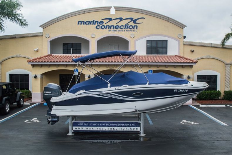 Thumbnail 8 for Used 2013 Hurricane SunDeck Sport SS 220 OB boat for sale in West Palm Beach, FL