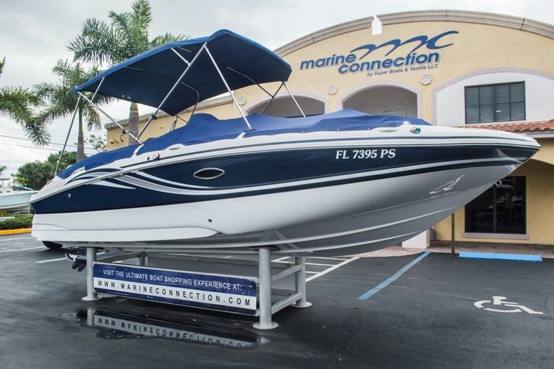 Thumbnail 9 for Used 2013 Hurricane SunDeck Sport SS 220 OB boat for sale in West Palm Beach, FL