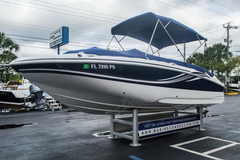 Thumbnail 10 for Used 2013 Hurricane SunDeck Sport SS 220 OB boat for sale in West Palm Beach, FL
