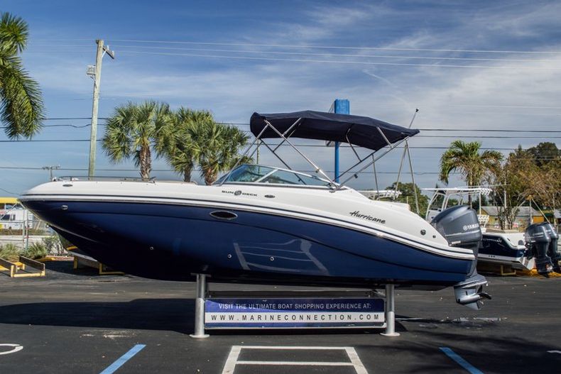 Thumbnail 7 for New 2015 Hurricane SunDeck SD 2486 OB boat for sale in West Palm Beach, FL
