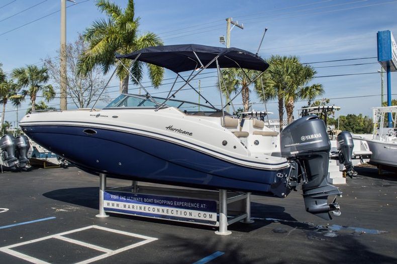Thumbnail 8 for New 2015 Hurricane SunDeck SD 2486 OB boat for sale in West Palm Beach, FL