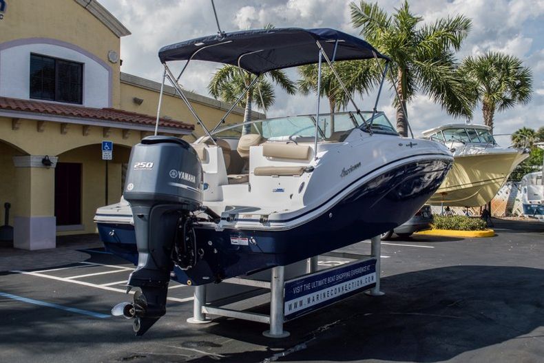 Thumbnail 10 for New 2015 Hurricane SunDeck SD 2486 OB boat for sale in West Palm Beach, FL