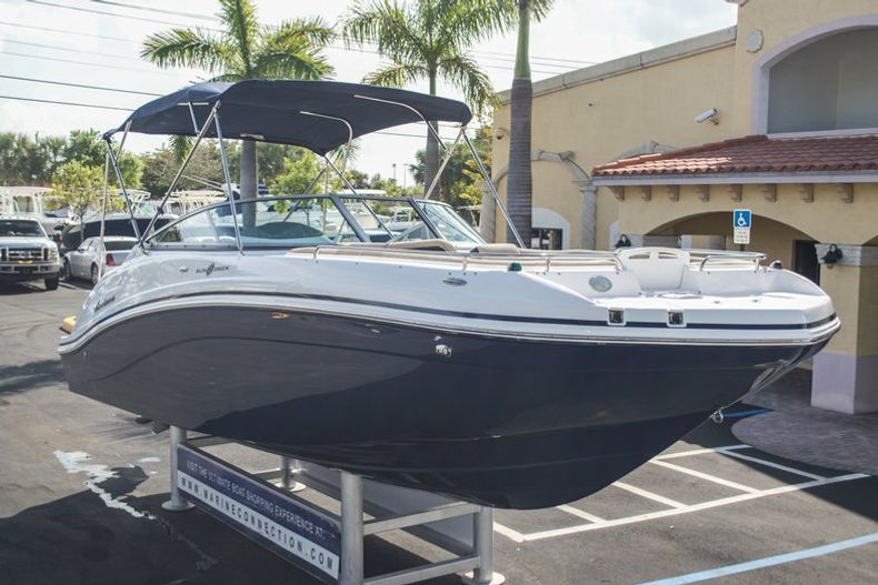 Thumbnail 12 for New 2015 Hurricane SunDeck SD 2486 OB boat for sale in West Palm Beach, FL
