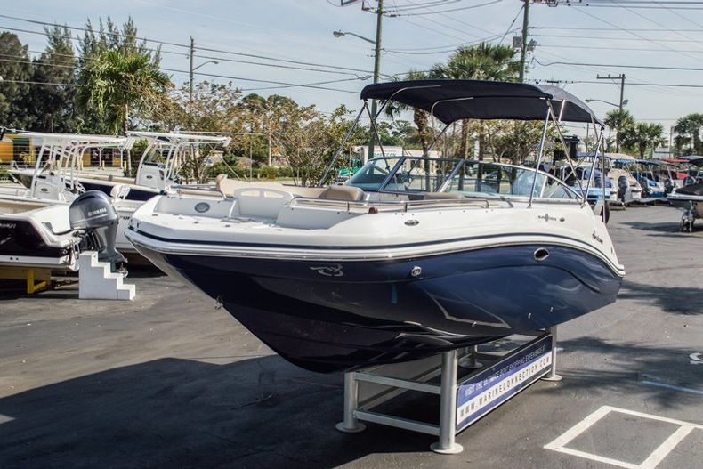 Thumbnail 13 for New 2015 Hurricane SunDeck SD 2486 OB boat for sale in West Palm Beach, FL