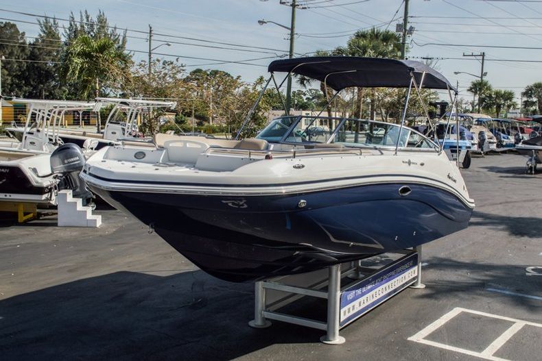 Thumbnail 14 for New 2015 Hurricane SunDeck SD 2486 OB boat for sale in West Palm Beach, FL