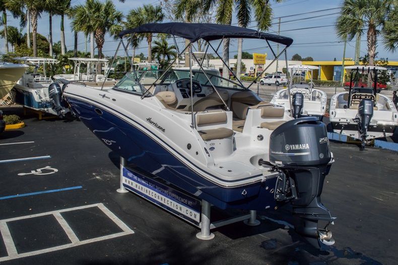 Thumbnail 15 for New 2015 Hurricane SunDeck SD 2486 OB boat for sale in West Palm Beach, FL