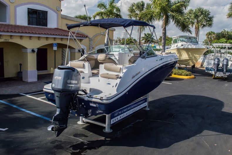 Thumbnail 17 for New 2015 Hurricane SunDeck SD 2486 OB boat for sale in West Palm Beach, FL