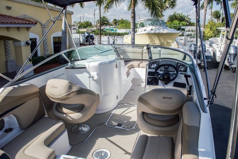 Thumbnail 19 for New 2015 Hurricane SunDeck SD 2486 OB boat for sale in West Palm Beach, FL