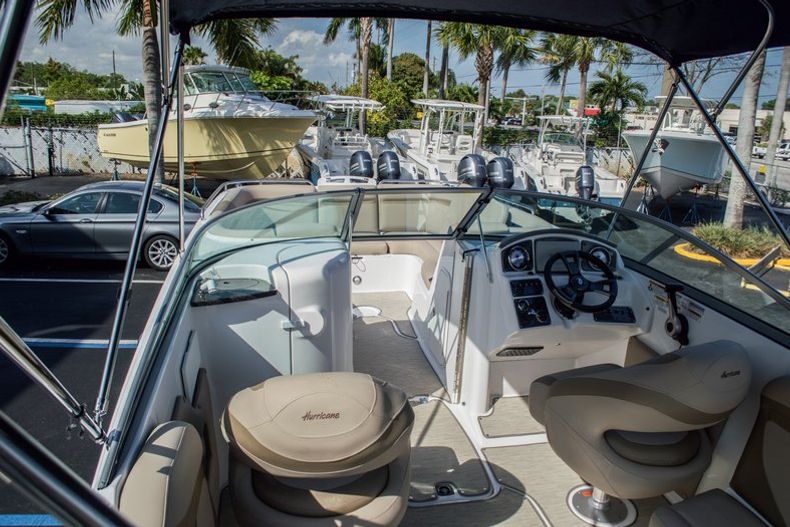 Thumbnail 20 for New 2015 Hurricane SunDeck SD 2486 OB boat for sale in West Palm Beach, FL