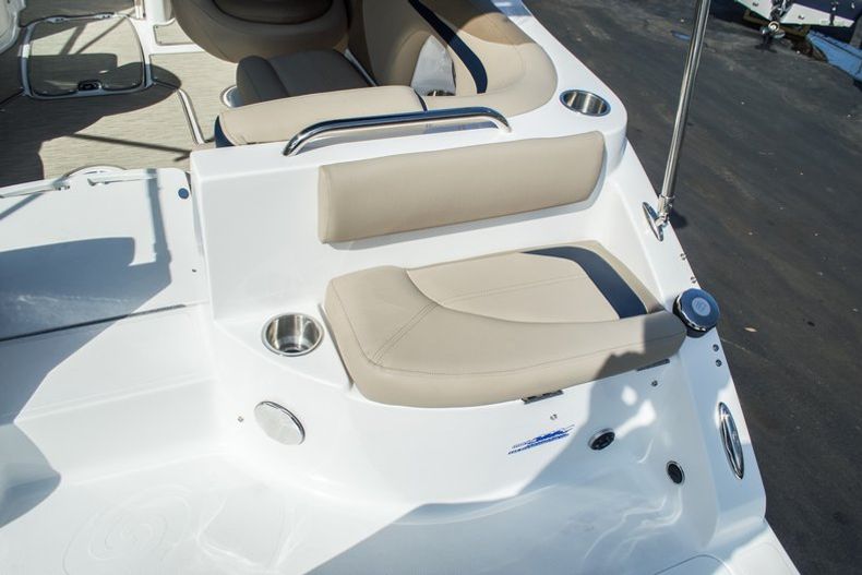 Thumbnail 22 for New 2015 Hurricane SunDeck SD 2486 OB boat for sale in West Palm Beach, FL