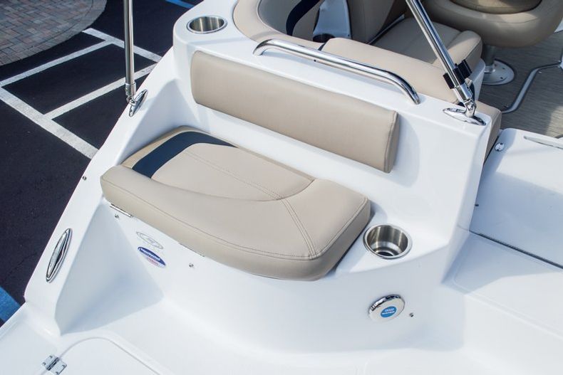 Thumbnail 26 for New 2015 Hurricane SunDeck SD 2486 OB boat for sale in West Palm Beach, FL