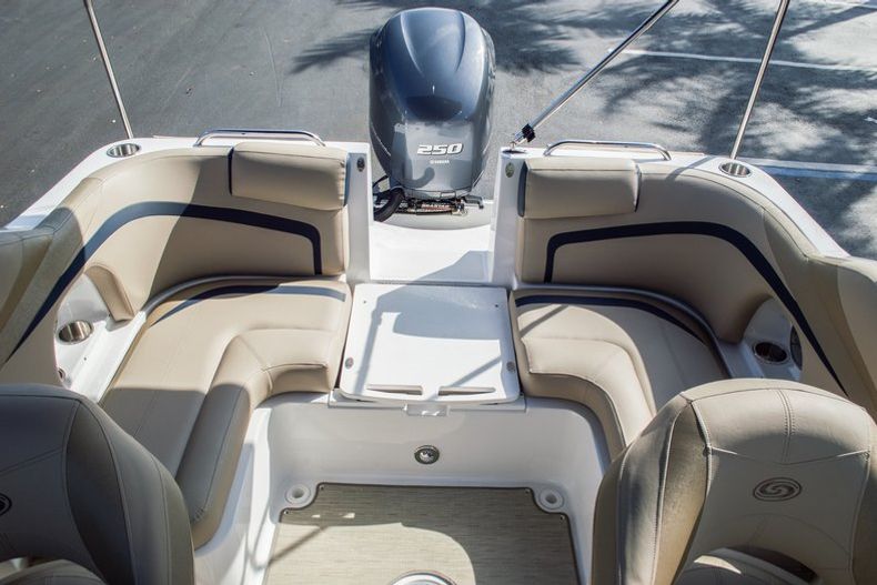 Thumbnail 31 for New 2015 Hurricane SunDeck SD 2486 OB boat for sale in West Palm Beach, FL