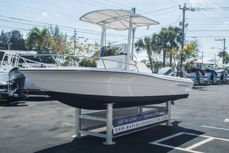 Thumbnail 4 for Used 2001 Sailfish 198 Center Console boat for sale in West Palm Beach, FL