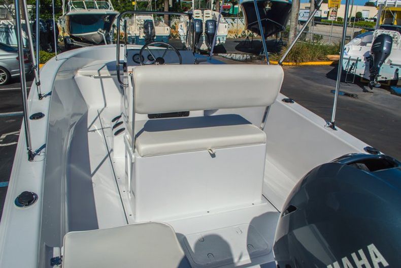 Thumbnail 11 for New 2016 Sportsman 17 Island Reef boat for sale in West Palm Beach, FL