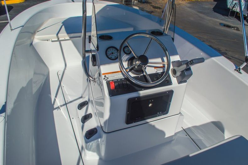 Thumbnail 22 for New 2016 Sportsman 17 Island Reef boat for sale in West Palm Beach, FL