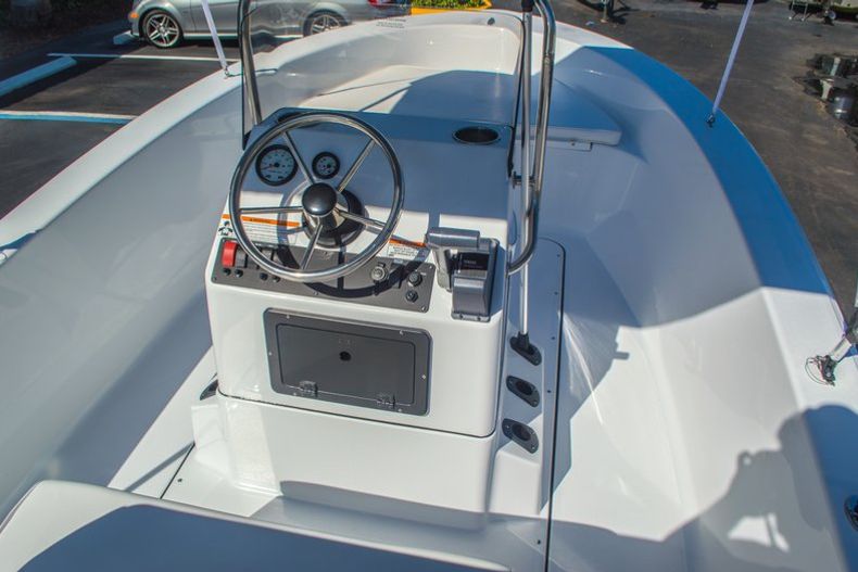 Thumbnail 26 for New 2016 Sportsman 17 Island Reef boat for sale in West Palm Beach, FL
